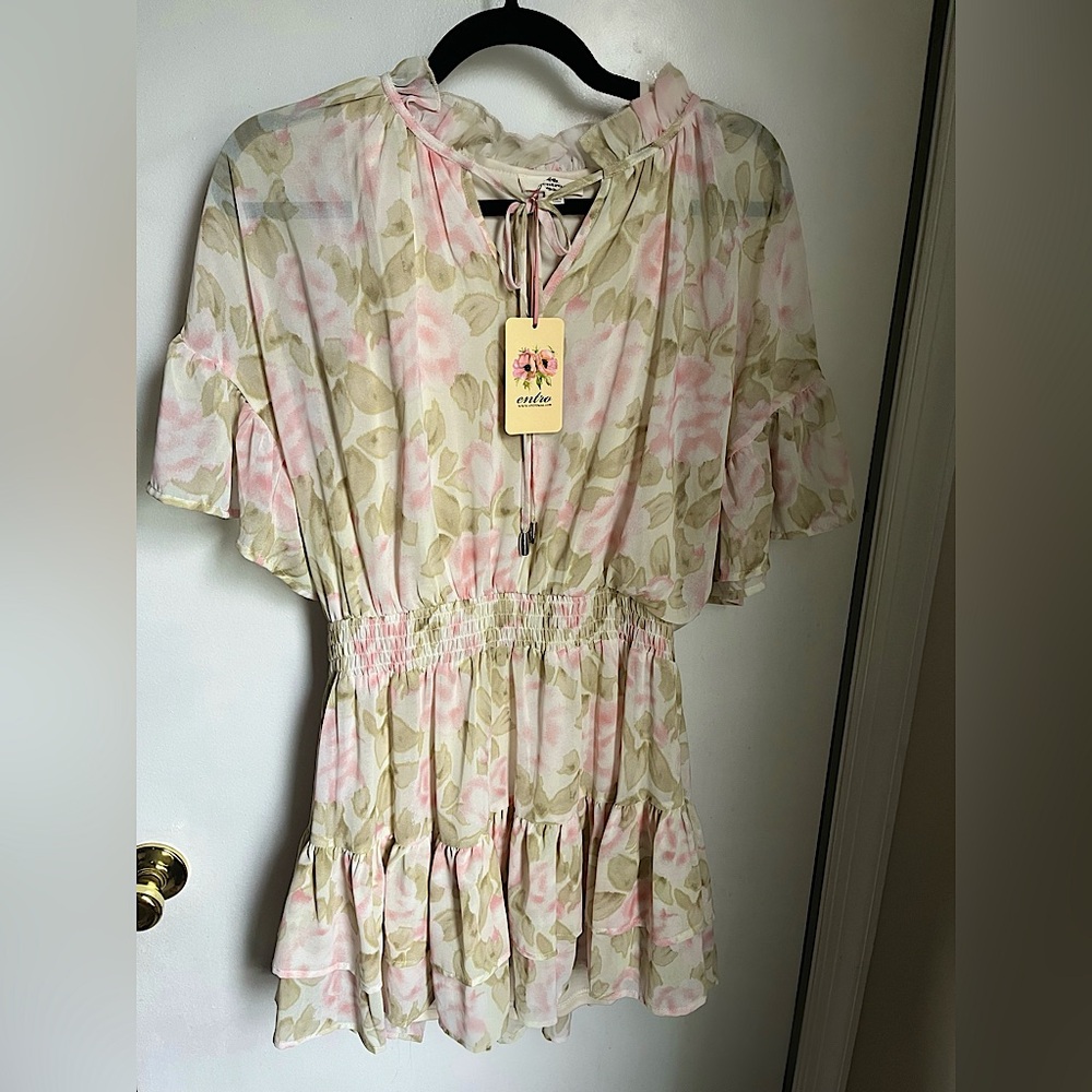 *New With Tags!* Women’s entro dress, size L
